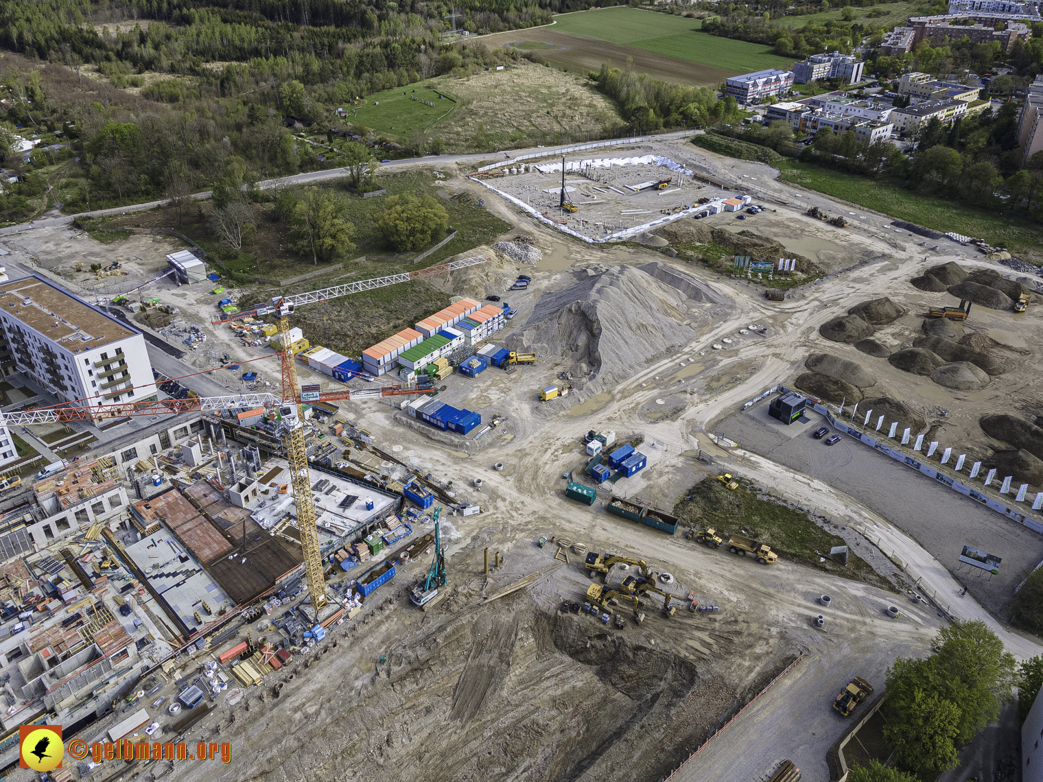 08.05.2021 - Luftbilder der Baustelle Alexisquart und Pandion Verde in Neuperlach