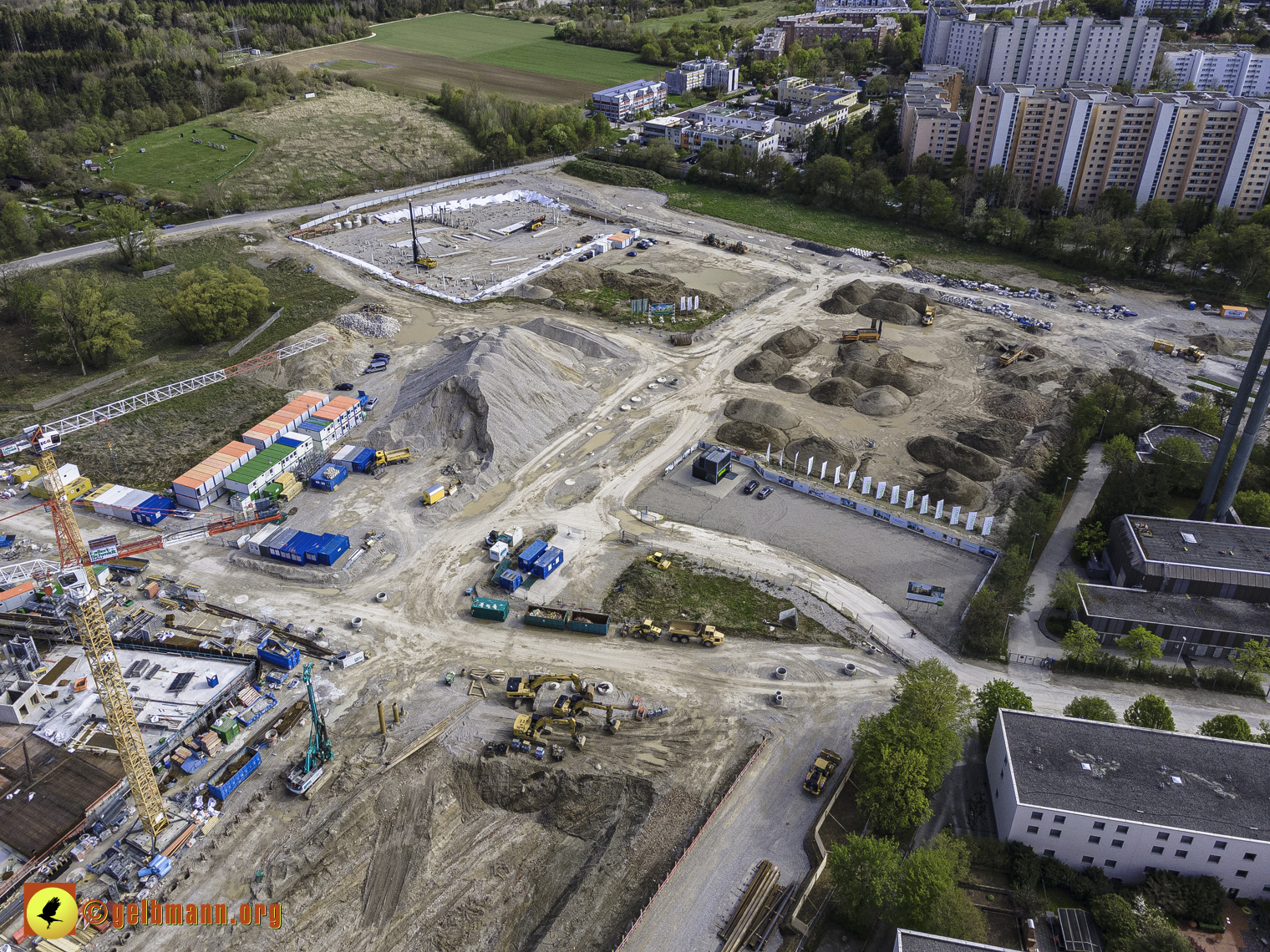 08.05.2021 - Luftbilder der Baustelle Alexisquart und Pandion Verde in Neuperlach