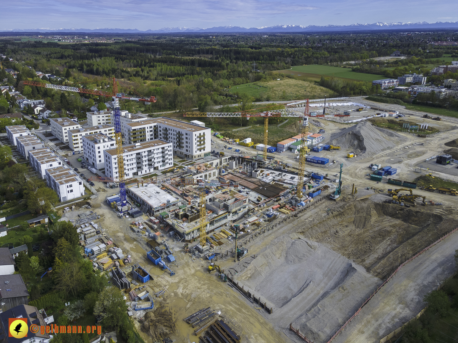 08.05.2021 - Luftbilder der Baustelle Alexisquart und Pandion Verde in Neuperlach