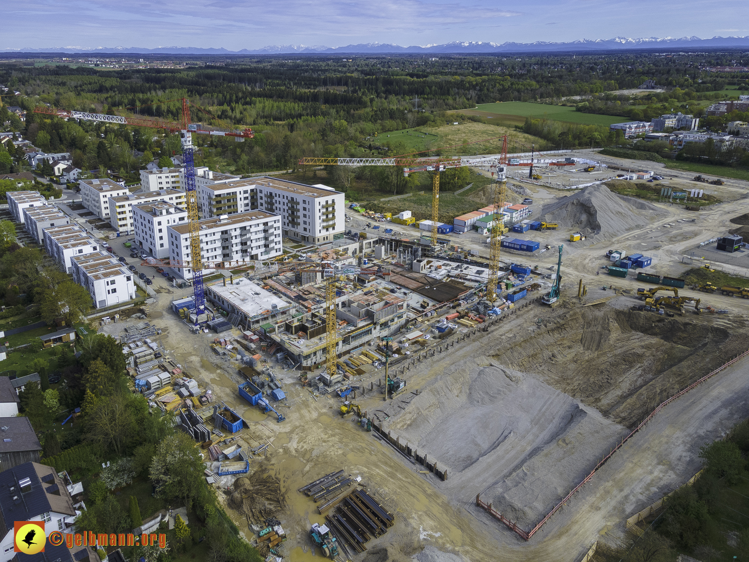 08.05.2021 - Luftbilder der Baustelle Alexisquart und Pandion Verde in Neuperlach