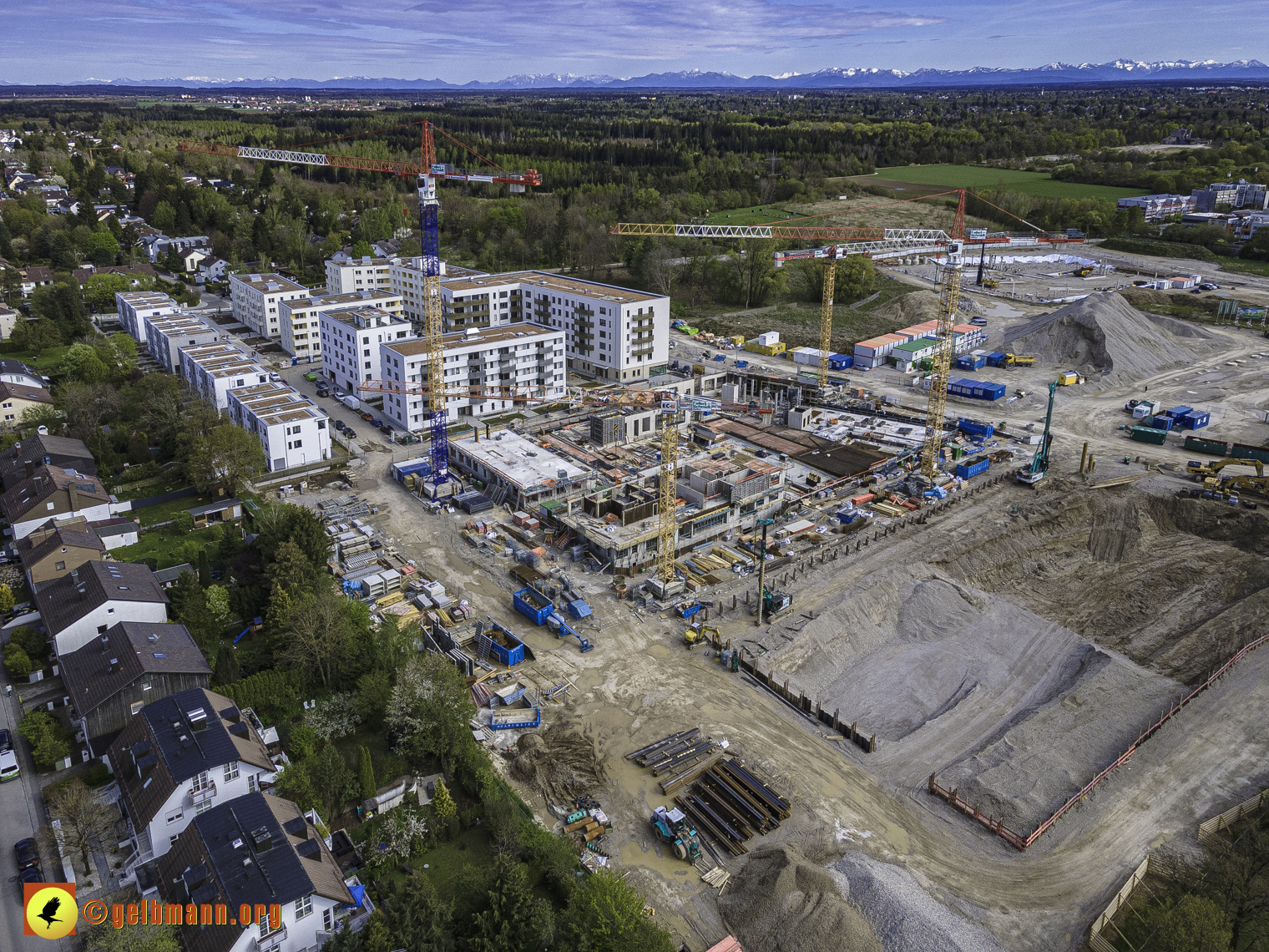 08.05.2021 - Luftbilder der Baustelle Alexisquart und Pandion Verde in Neuperlach