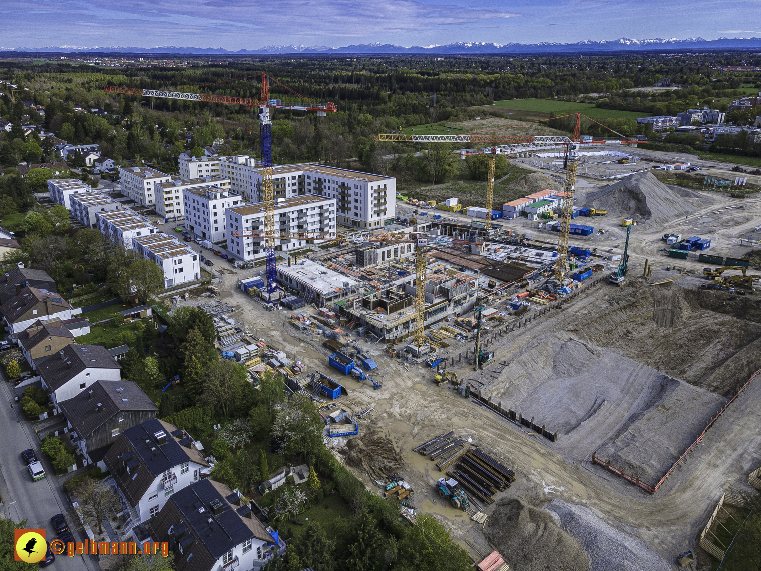 08.05.2021 - Luftbilder der Baustelle Alexisquart und Pandion Verde in Neuperlach