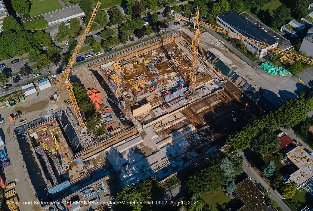 09.08.2021 - Luftbilder von der Baustelle Grundschule am Karl-Marx-Ring in Neuperlach