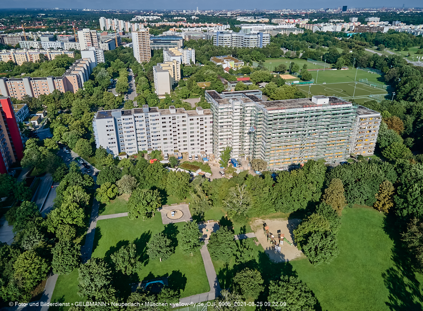 25.08.2021 - Luftaufnahmen und Rundumblick vom Annette-Kolb-Anger aus auf das östliche Neuperlach