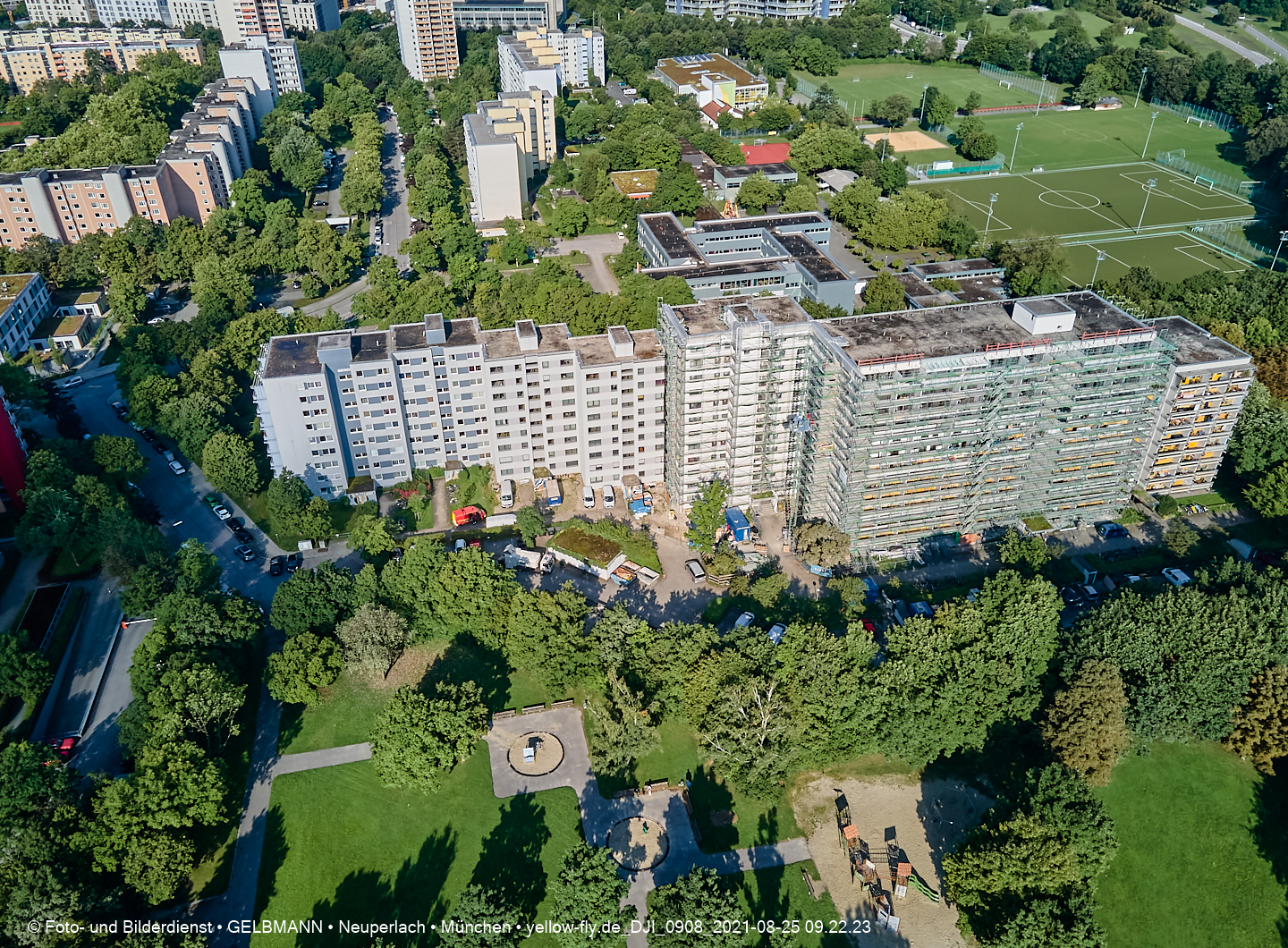 25.08.2021 - Luftaufnahmen und Rundumblick vom Annette-Kolb-Anger aus auf das östliche Neuperlach