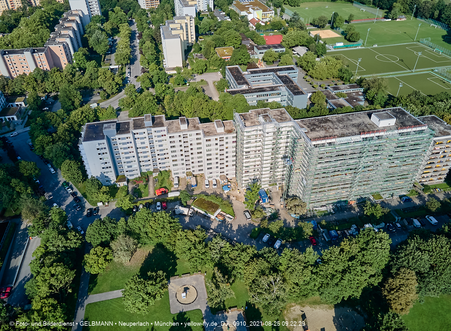 25.08.2021 - Luftaufnahmen und Rundumblick vom Annette-Kolb-Anger aus auf das östliche Neuperlach