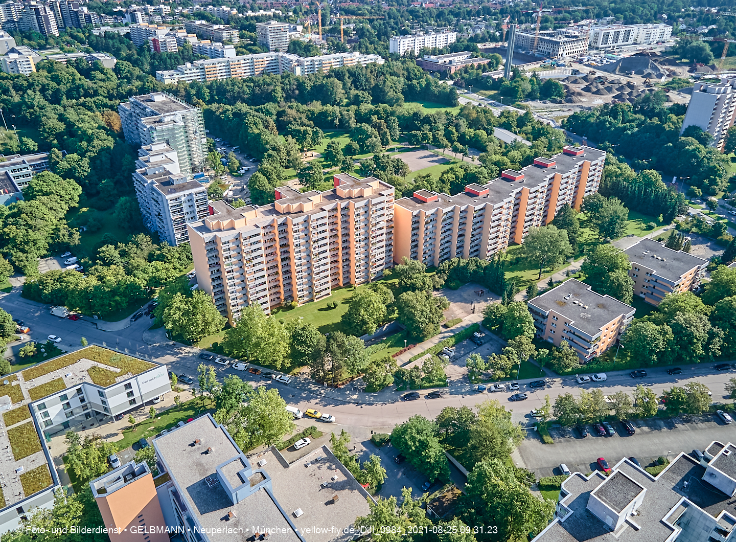 25.08.2021 - Luftaufnahmen und Rundumblick vom Annette-Kolb-Anger aus auf das östliche Neuperlach