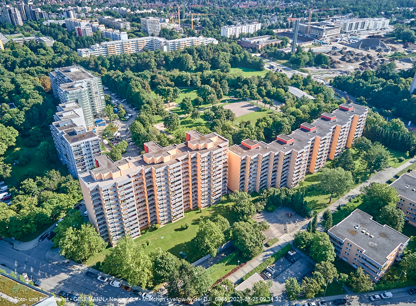 25.08.2021 - Luftaufnahmen und Rundumblick vom Annette-Kolb-Anger aus auf das östliche Neuperlach