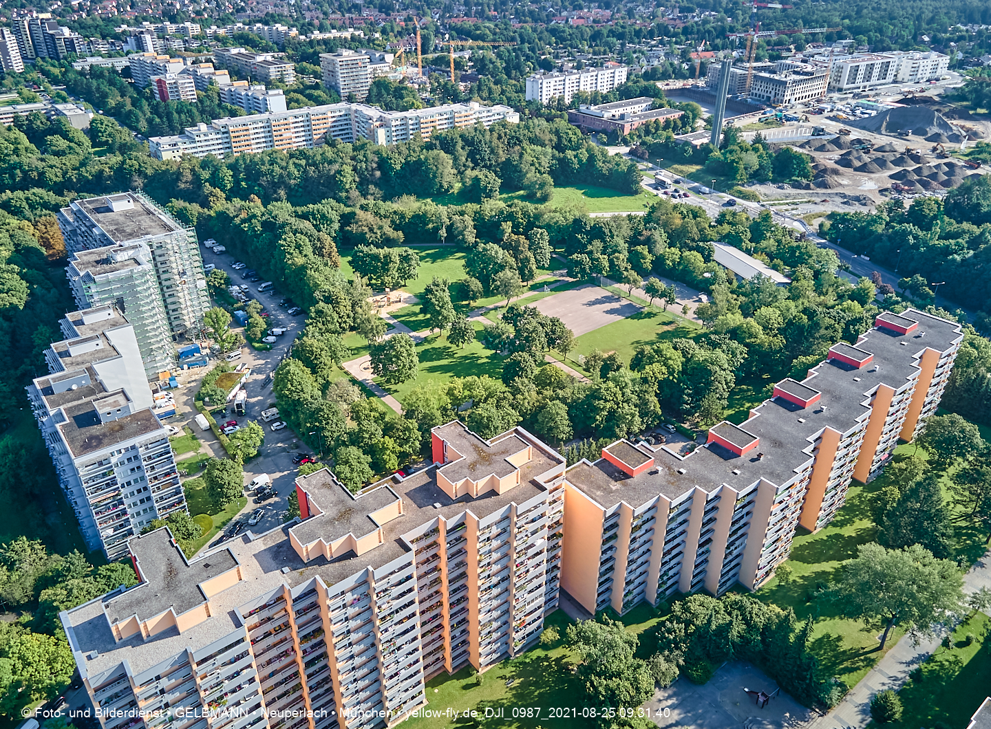 25.08.2021 - Luftaufnahmen und Rundumblick vom Annette-Kolb-Anger aus auf das östliche Neuperlach