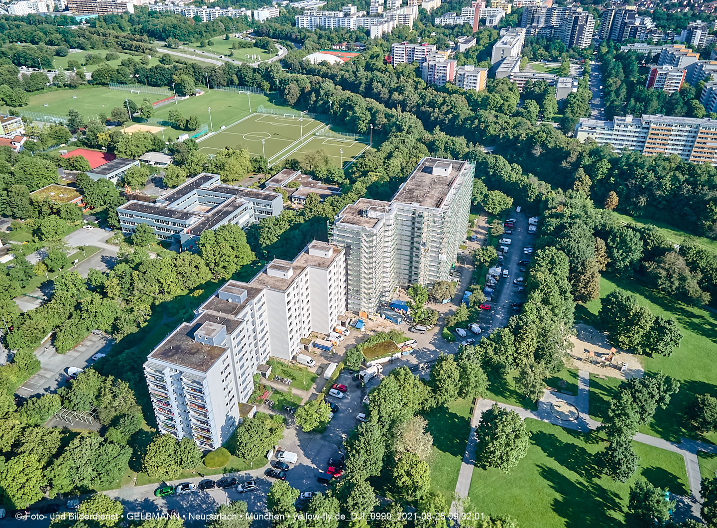 25.08.2021 - Luftaufnahmen und Rundumblick vom Annette-Kolb-Anger aus auf das östliche Neuperlach