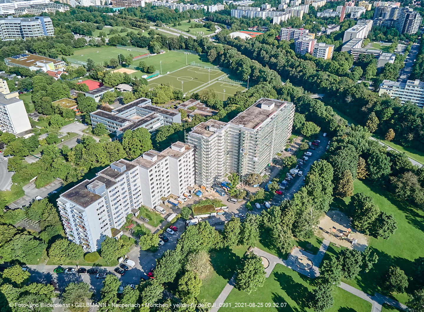 25.08.2021 - Luftaufnahmen und Rundumblick vom Annette-Kolb-Anger aus auf das östliche Neuperlach