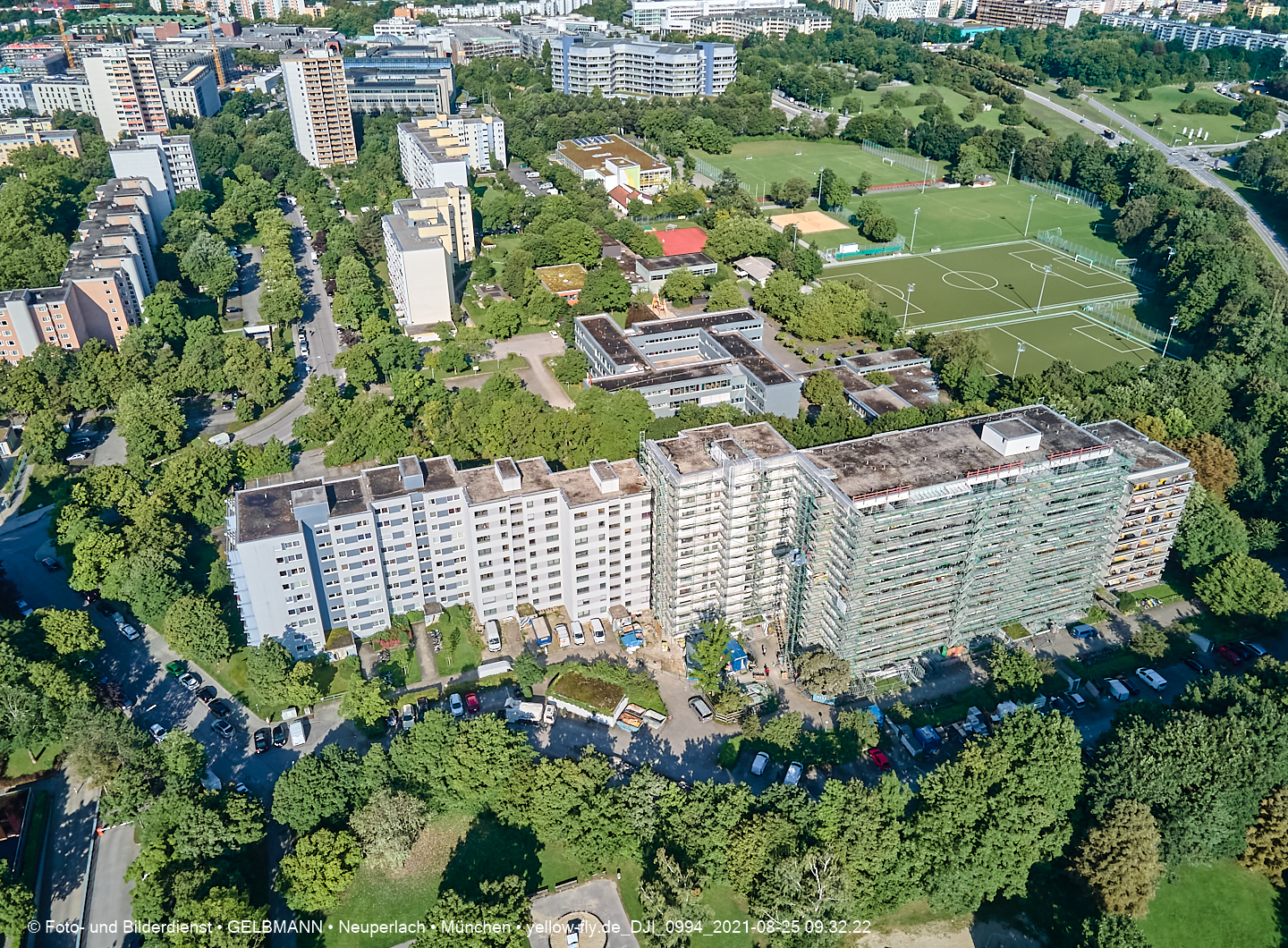 25.08.2021 - Luftaufnahmen und Rundumblick vom Annette-Kolb-Anger aus auf das östliche Neuperlach