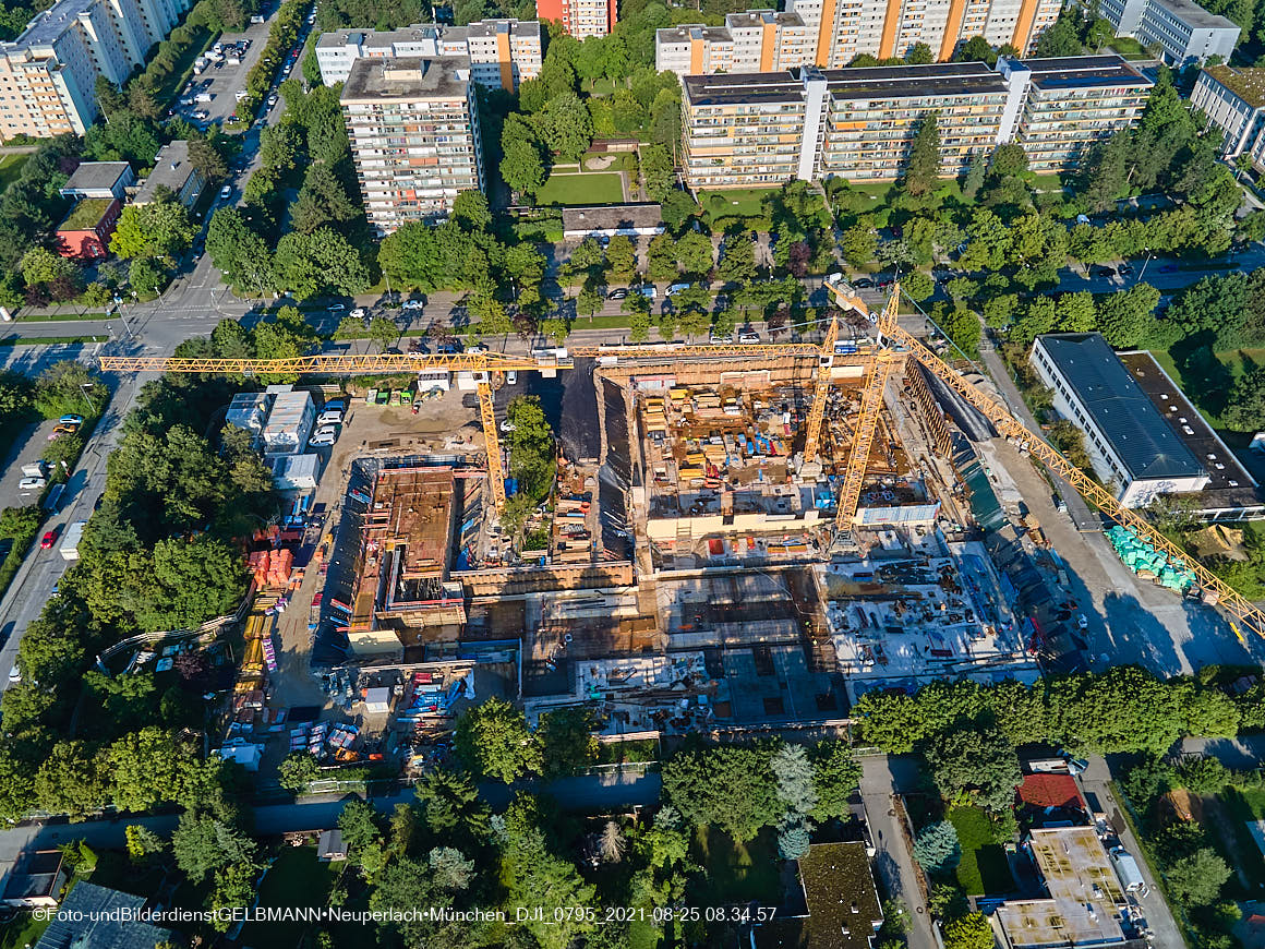 25.08.2021 - Luftaufnahmen von der Baustelle Grundschule am Karl-Marx-Ring in Neuperlach