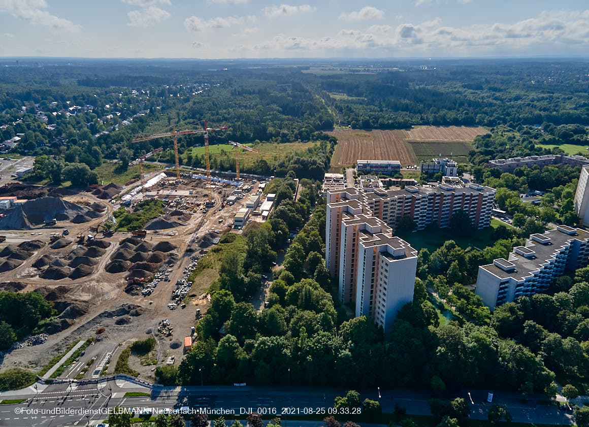 25.08.2021 - Luftaufnahmen und Rundumblick von der Ständlerstrasse und Karl-Marx-Ring auf das östliche Neuperlach