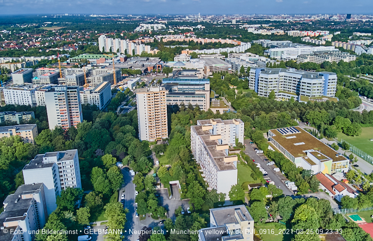 25.08.2021 - Luftaufnahmen und Rundumblick auf das neue Perlach PLaza, der neuen Mitte von Neuperlach