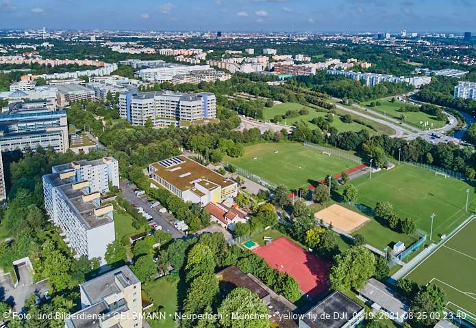 25.08.2021 - Luftaufnahmen und Rundumblick auf das neue Perlach PLaza, der neuen Mitte von Neuperlach