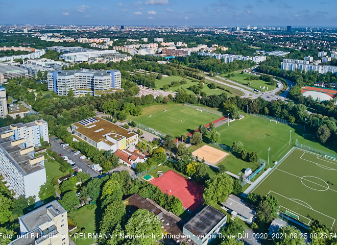 25.08.2021 - Luftaufnahmen und Rundumblick auf das neue Perlach PLaza, der neuen Mitte von Neuperlach