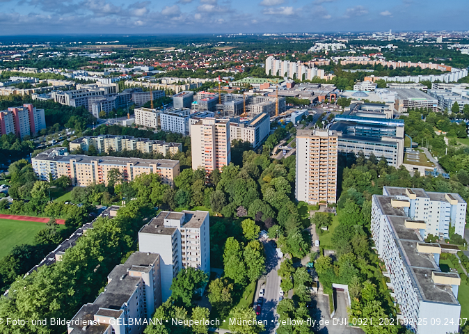 25.08.2021 - Luftaufnahmen und Rundumblick auf das neue Perlach PLaza, der neuen Mitte von Neuperlach