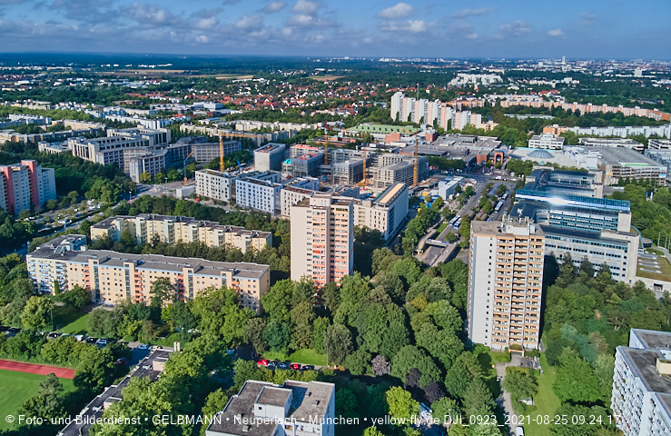 25.08.2021 - Luftaufnahmen und Rundumblick auf das neue Perlach PLaza, der neuen Mitte von Neuperlach