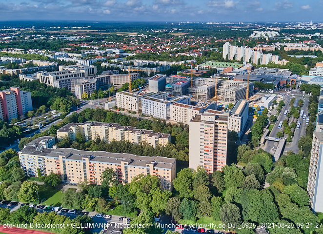 25.08.2021 - Luftaufnahmen und Rundumblick auf das neue Perlach PLaza, der neuen Mitte von Neuperlach