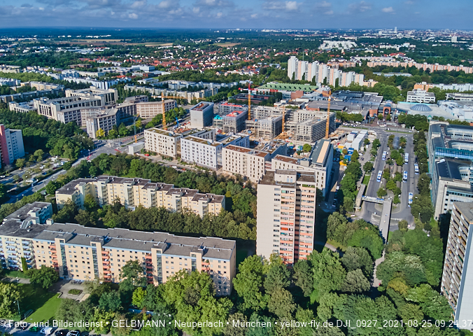 25.08.2021 - Luftaufnahmen und Rundumblick auf das neue Perlach PLaza, der neuen Mitte von Neuperlach