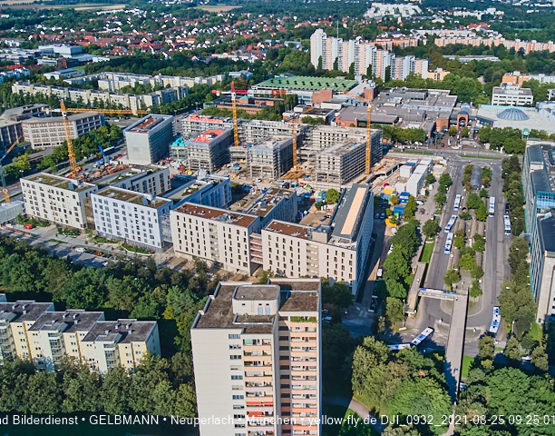 25.08.2021 - Luftaufnahmen und Rundumblick auf das neue Perlach PLaza, der neuen Mitte von Neuperlach