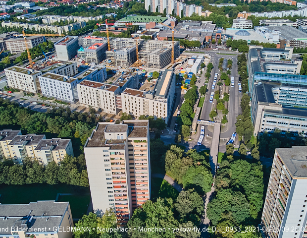 25.08.2021 - Luftaufnahmen und Rundumblick auf das neue Perlach PLaza, der neuen Mitte von Neuperlach