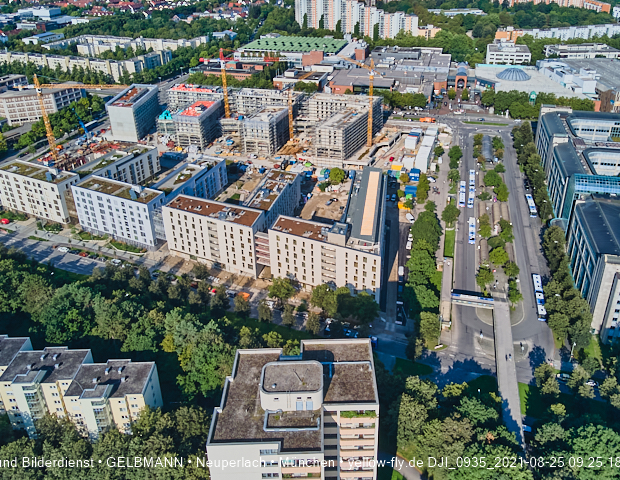 25.08.2021 - Luftaufnahmen und Rundumblick auf das neue Perlach PLaza, der neuen Mitte von Neuperlach