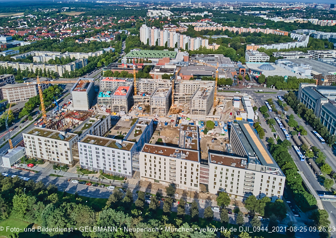 25.08.2021 - Luftaufnahmen und Rundumblick auf das neue Perlach PLaza, der neuen Mitte von Neuperlach