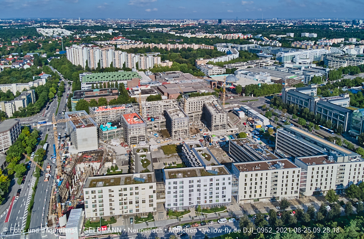 25.08.2021 - Luftaufnahmen und Rundumblick auf das neue Perlach PLaza, der neuen Mitte von Neuperlach