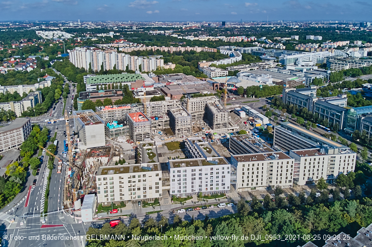 25.08.2021 - Luftaufnahmen und Rundumblick auf das neue Perlach PLaza, der neuen Mitte von Neuperlach