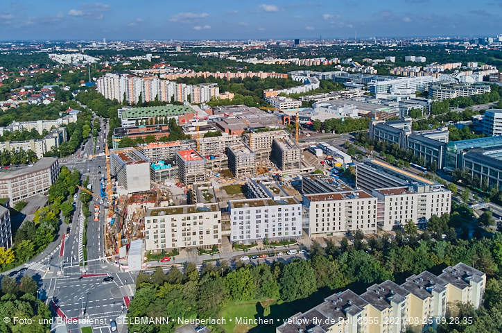 25.08.2021 - Luftaufnahmen und Rundumblick auf das neue Perlach PLaza, der neuen Mitte von Neuperlach