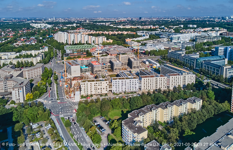 25.08.2021 - Luftaufnahmen und Rundumblick auf das neue Perlach PLaza, der neuen Mitte von Neuperlach