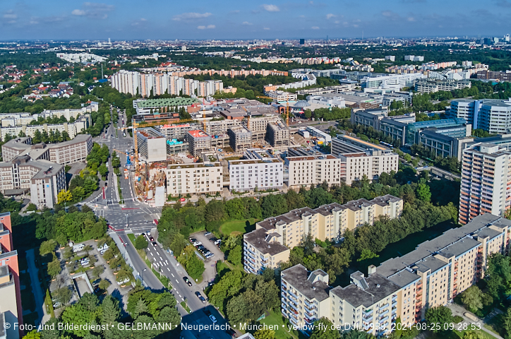 25.08.2021 - Luftaufnahmen und Rundumblick auf das neue Perlach PLaza, der neuen Mitte von Neuperlach
