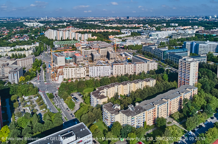 25.08.2021 - Luftaufnahmen und Rundumblick auf das neue Perlach PLaza, der neuen Mitte von Neuperlach