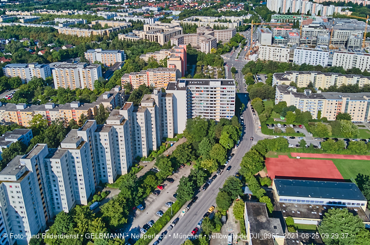 25.08.2021 - Luftaufnahmen und Rundumblick auf das neue Perlach PLaza, der neuen Mitte von Neuperlach