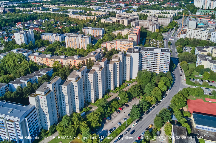 25.08.2021 - Luftaufnahmen und Rundumblick auf das neue Perlach PLaza, der neuen Mitte von Neuperlach
