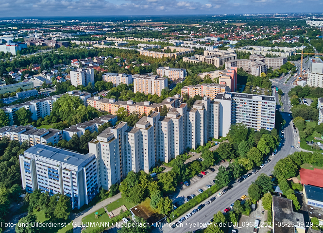 25.08.2021 - Luftaufnahmen und Rundumblick auf das neue Perlach PLaza, der neuen Mitte von Neuperlach