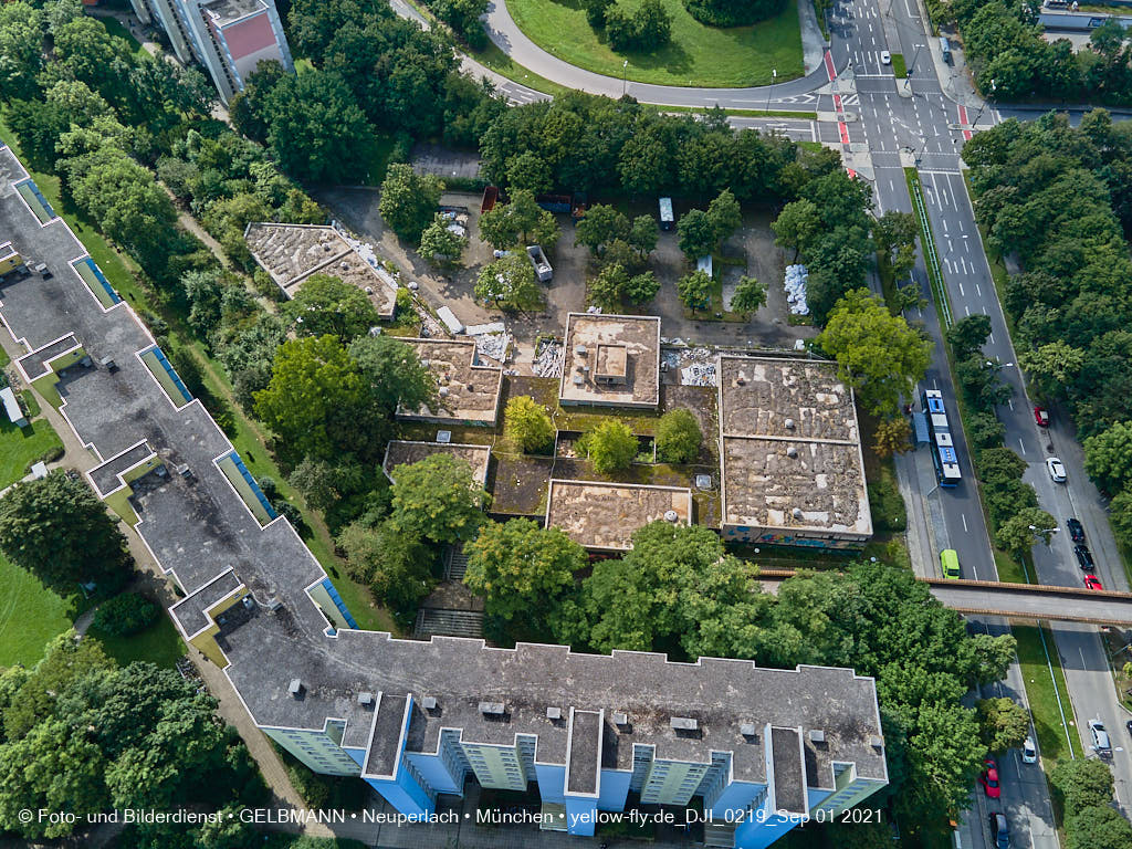01.09.2021 - Luftaufnahmen der Abrissbaustelle Quiddezentrum in Neuperlach