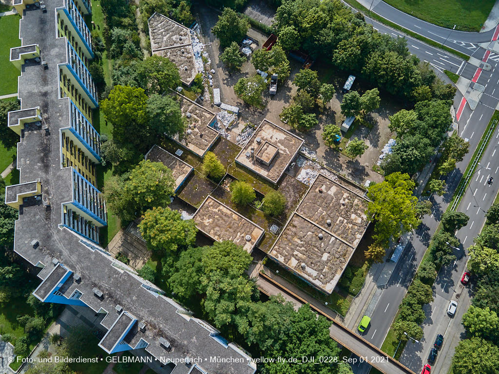 01.09.2021 - Luftaufnahmen der Abrissbaustelle Quiddezentrum in Neuperlach