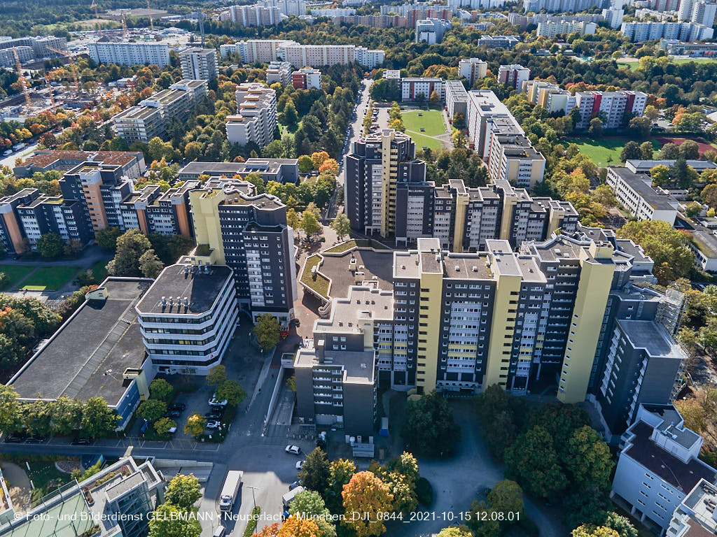 15.10.2021 - Luftbilder Karl-Marx-Ring 52-62 und dem Marx-Zentrum