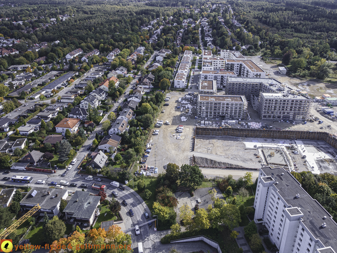 15.10.2021 - Marx-Zentrum, die kleinere Wohnanlage am Karl-Marx-Ring 52-62, Alexisquartier und Grundschule in Neuperlach