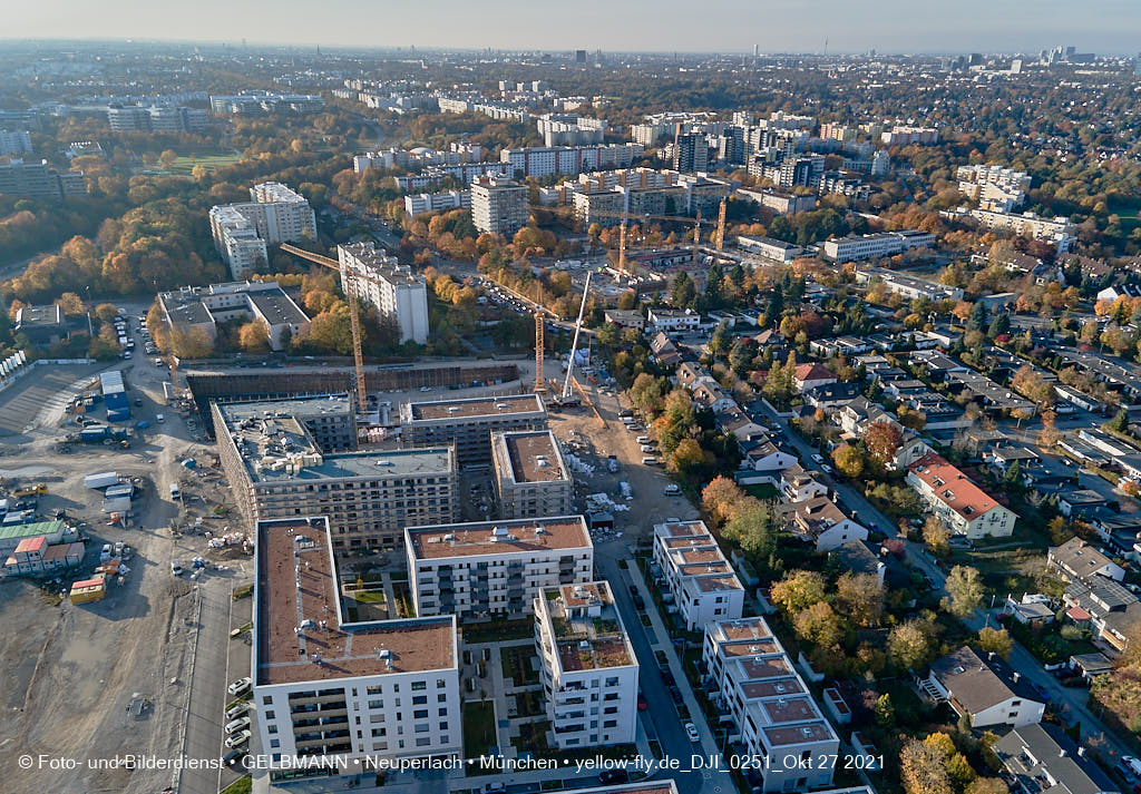 27.10.2021 - Kranaufbau im Alexisquartier in Neuperlach