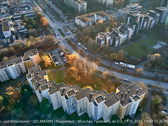 09.11.2020 - Marx-Zentrum und Wohnanlagelage am Karl-Marx-Ring 52-62 in Neuperlach