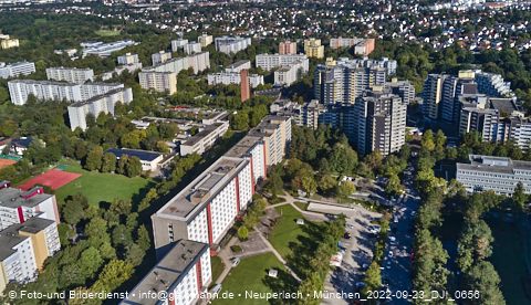 23.09.2022 - Marx-Zentrum, Studentenwohnheim und Wohnanlage Karl-Marx-Ring 52-62 und KMR 53-57c