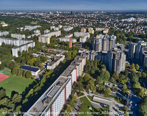 23.09.2022 - Marx-Zentrum, Studentenwohnheim und Wohnanlage Karl-Marx-Ring 52-62 und KMR 53-57c