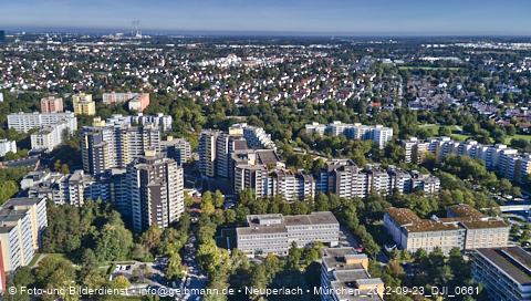 23.09.2022 - Marx-Zentrum, Studentenwohnheim und Wohnanlage Karl-Marx-Ring 52-62 und KMR 53-57c
