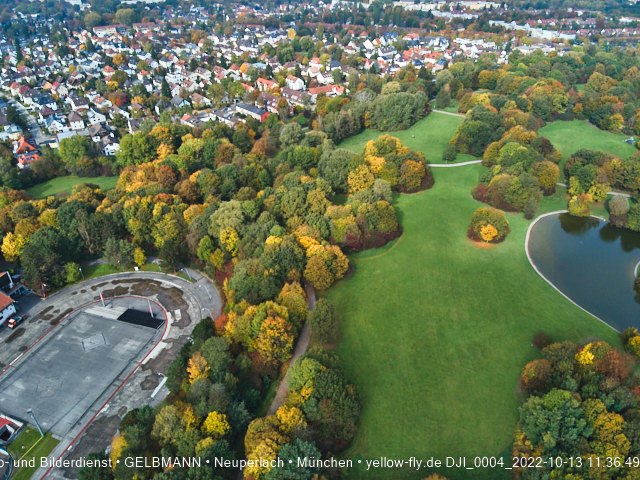 13.10.2022 - der Ostpark mit Biergarten und See in Neuperlach