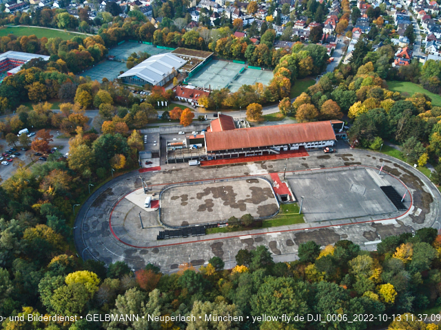 13.10.2022 - der Ostpark mit Biergarten und See in Neuperlach