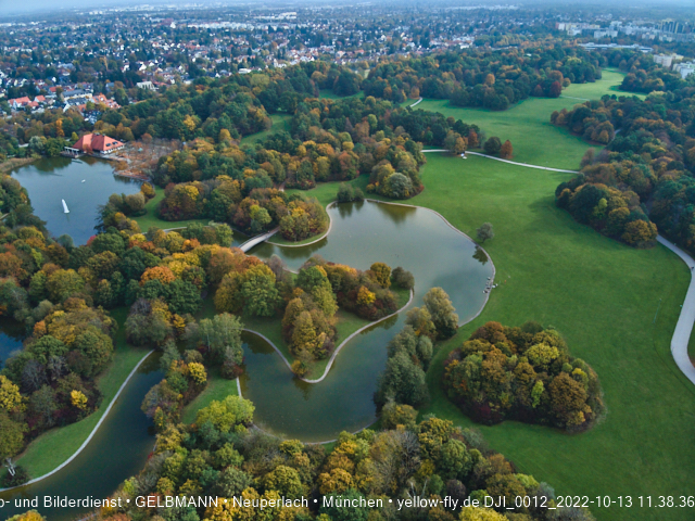 13.10.2022 - der Ostpark mit Biergarten und See in Neuperlach